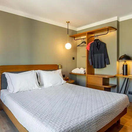 Bob W Eolou Hotel