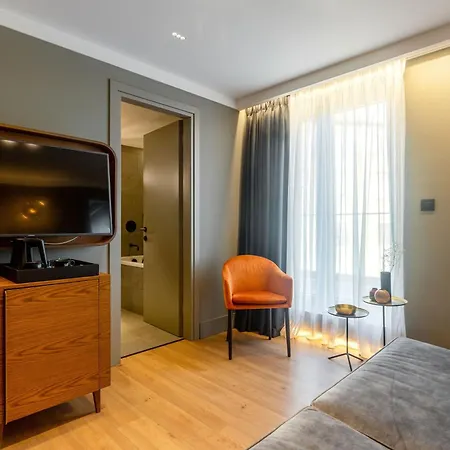 Bob W Eolou Hotel