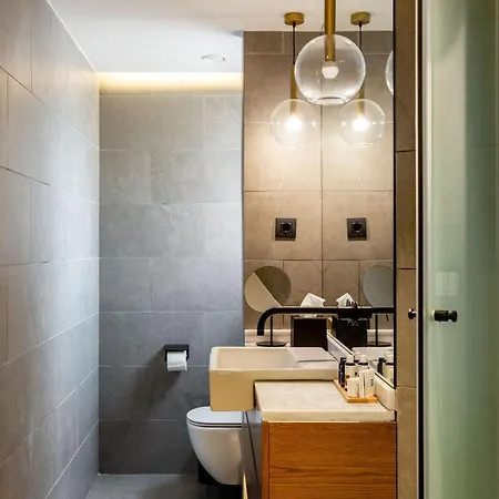 Bob W Eolou Hotel