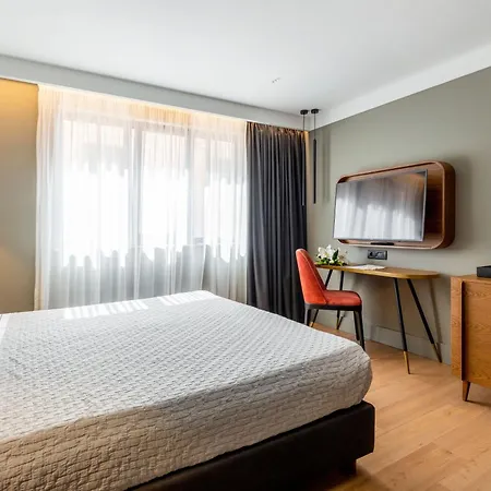 Bob W Eolou Hotel
